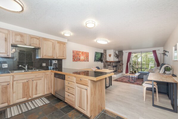 Interior - Family 2 bedroom condo with extra unit amenities (Winter Park)