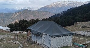 Tente, vue montagne