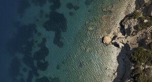 Plage, chaises longues, serviettes de plage