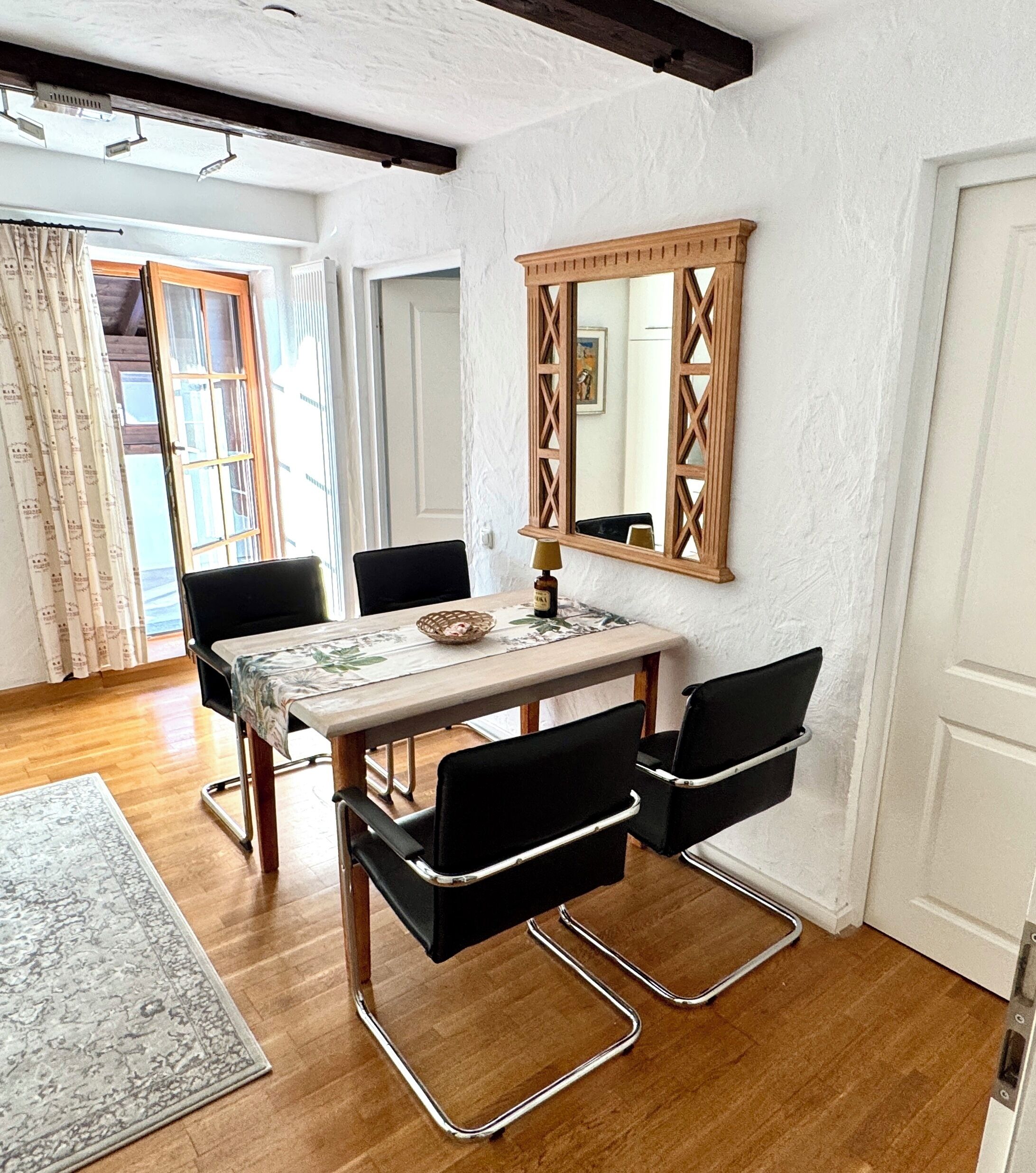 Ferienwohnung 48 m² mit großem Balkon-Essplatz in der  Küche