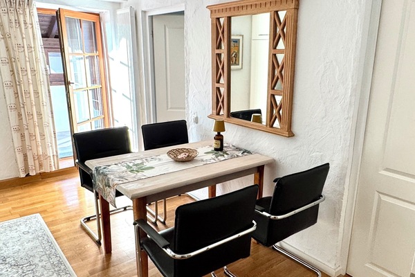 Ferienwohnung 48 m² mit großem Balkon-Essplatz in der Küche