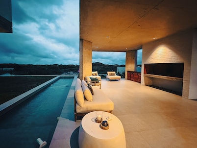 Modern luxury oceanfront Villa in Struisbaai near Southernmost Tip of Africa