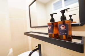 Shower, bidet, towels