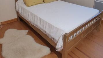 4 slaapkamers, een strijkplank/strijkijzer, wifi