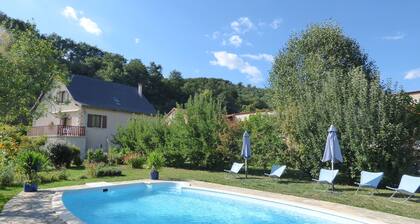 GĂźte Ă la ferme les 3 guĂȘpes : La Grange EN PLEIN COEUR DU CANTAL