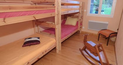 GĂźte Ă la ferme les 3 guĂȘpes : La Grange EN PLEIN COEUR DU CANTAL