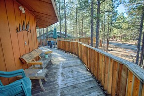 Terrace/patio - 3-bedroom Round House in the White Mountains (Pinetop Country Club)