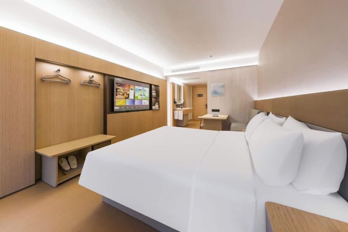 Superior Double Room | Desk, laptop workspace, blackout curtains, soundproofing