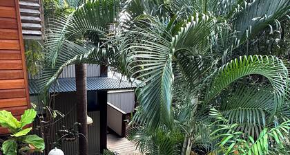 Grassy Hill BnB Delightful, tropical self contained - overlooking the River.