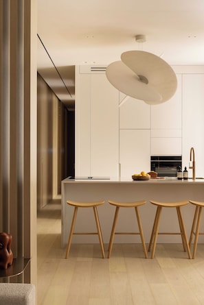 Appartement | Cuisine privée | Réfrigérateur, micro-ondes, four, plaque de cuisson