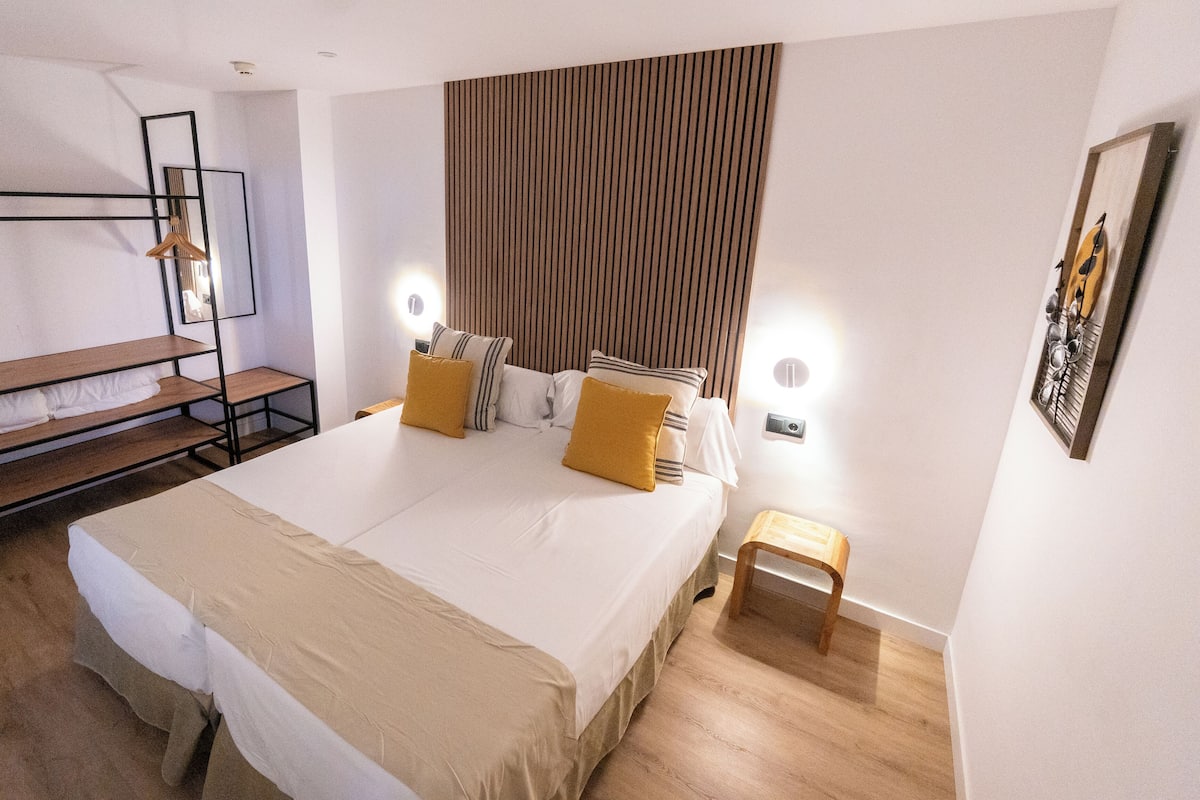 Iron/ironing board, free WiFi