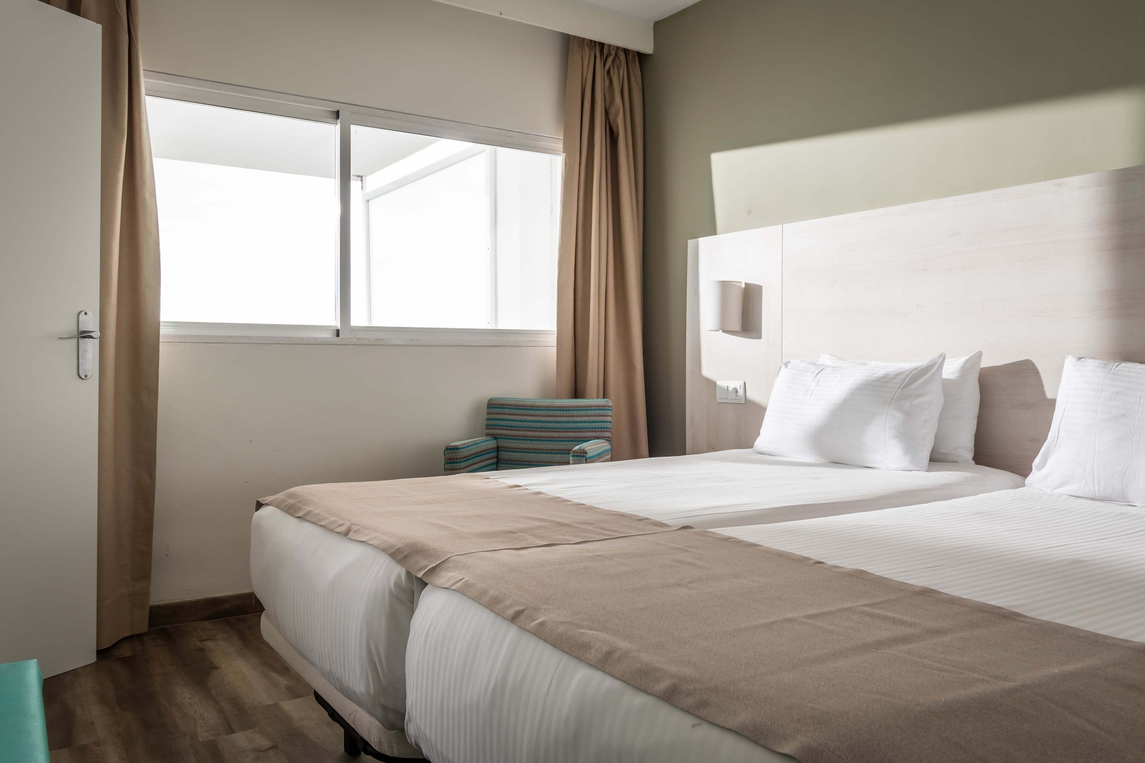 Iron/ironing board, free WiFi