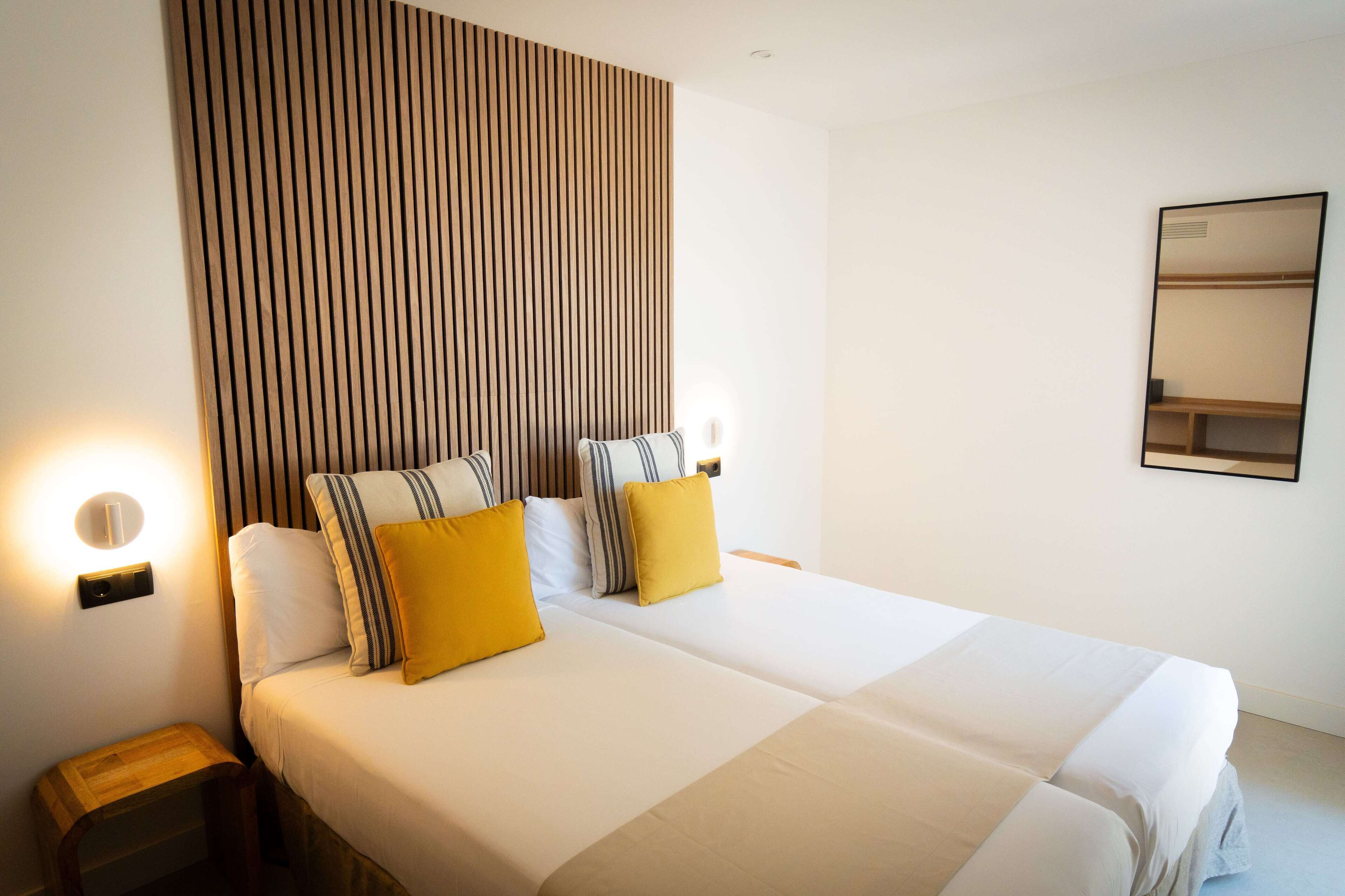 Iron/ironing board, free WiFi