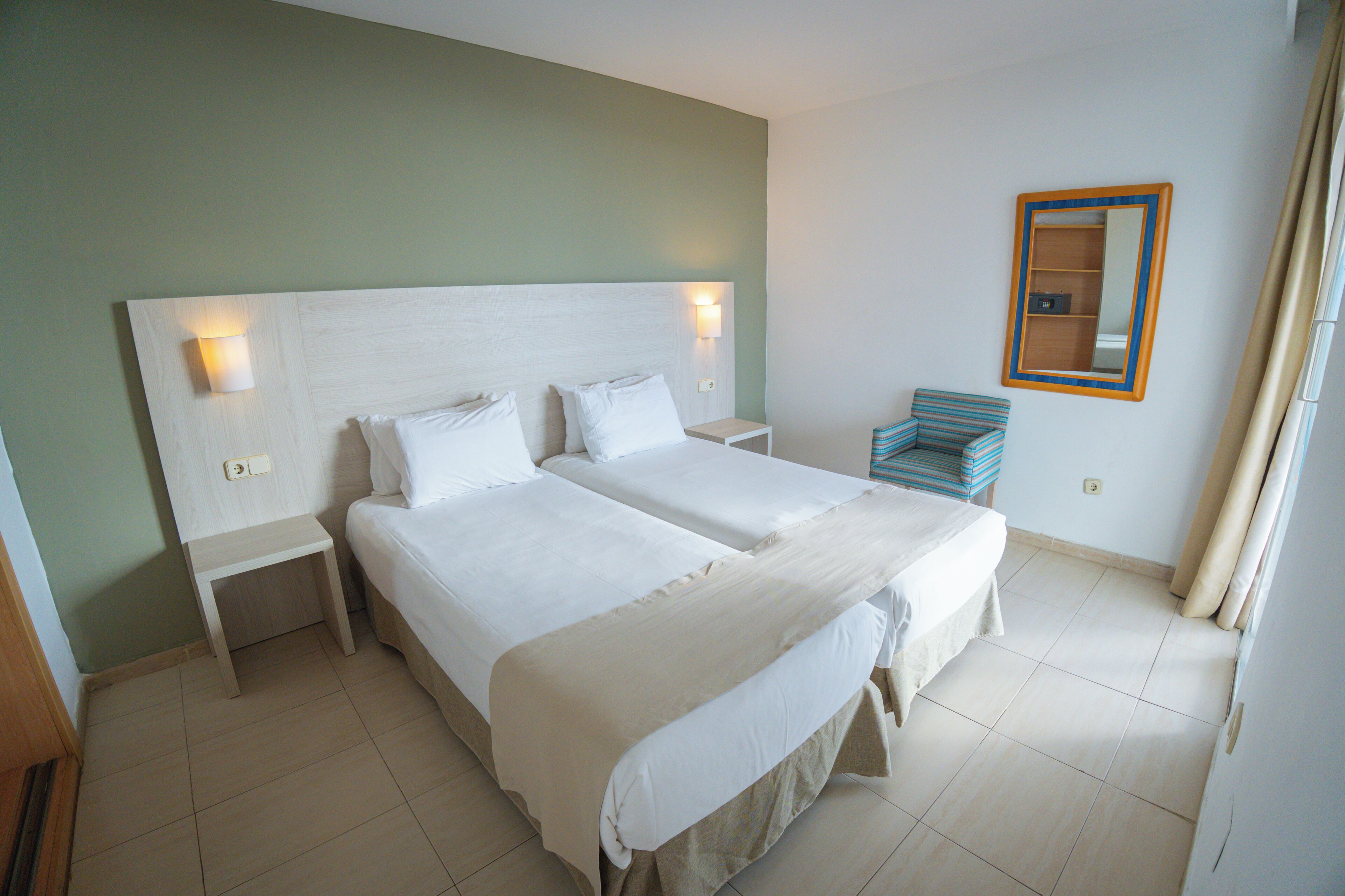 Strykejern/-brett og wi-fi (inkludert)