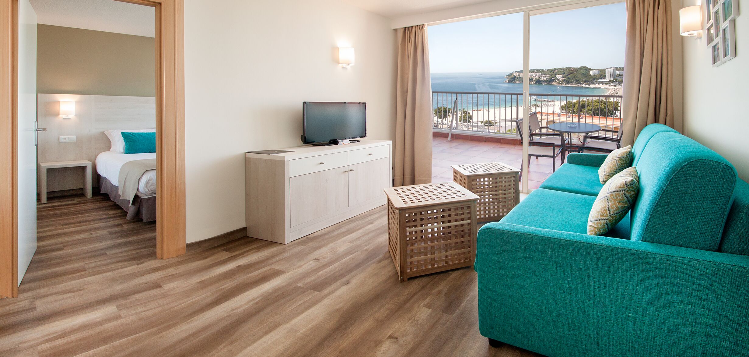 Een televisie en een printer