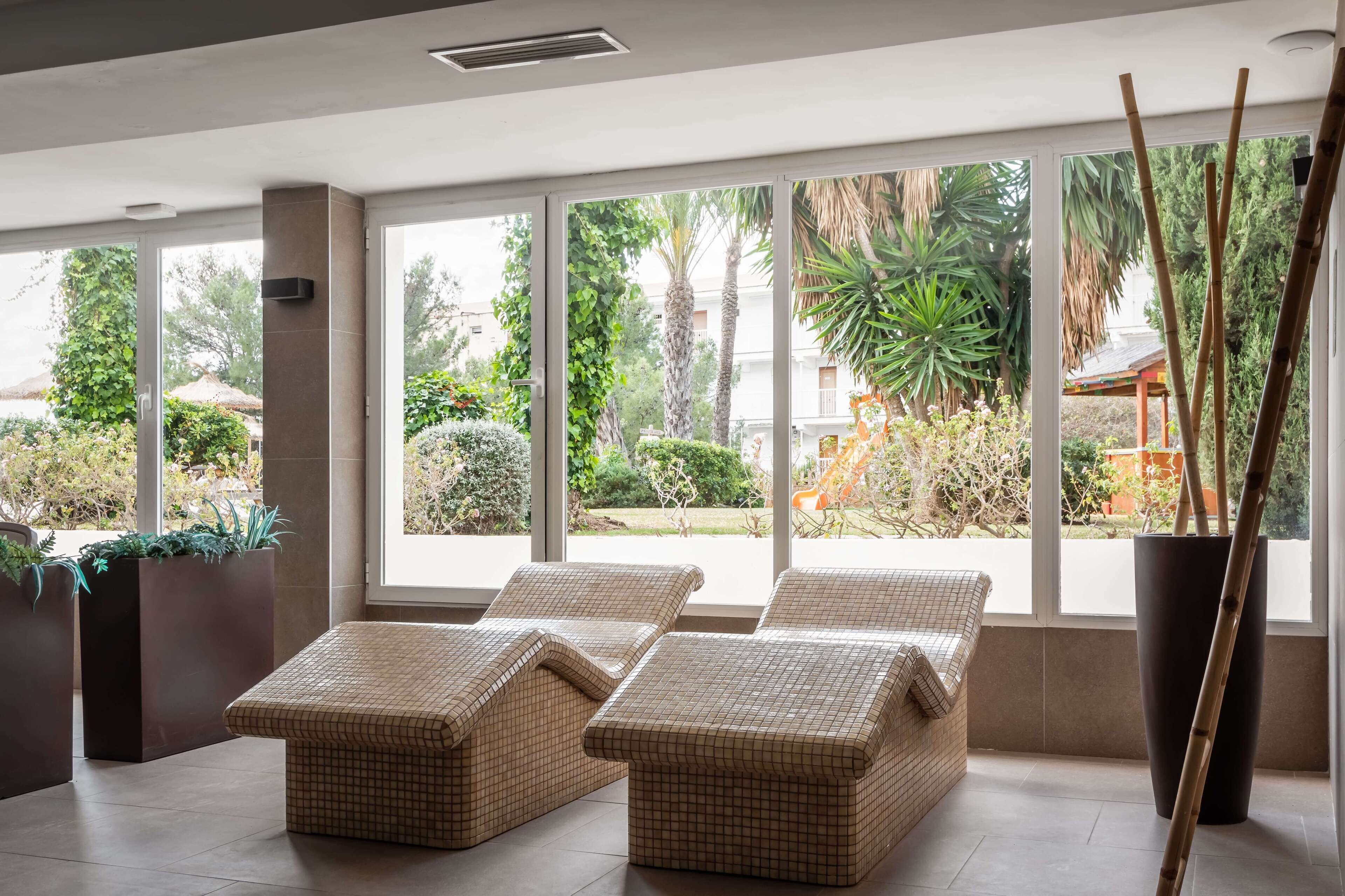 Sauna, hot tub, steam room