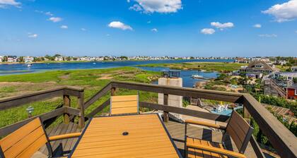 Sunrise Paradise: Rooftop Deck with 360° Sunrise & Sunset Views, Garden Dining