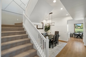 Dining - Luxury Townhome in Chandler-Stunning Views of Lake/Golf Course Large 3BR 2.5BA (Chandler)