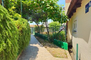 Property grounds - Beach House Astrid (Malinska-Dubasnica)