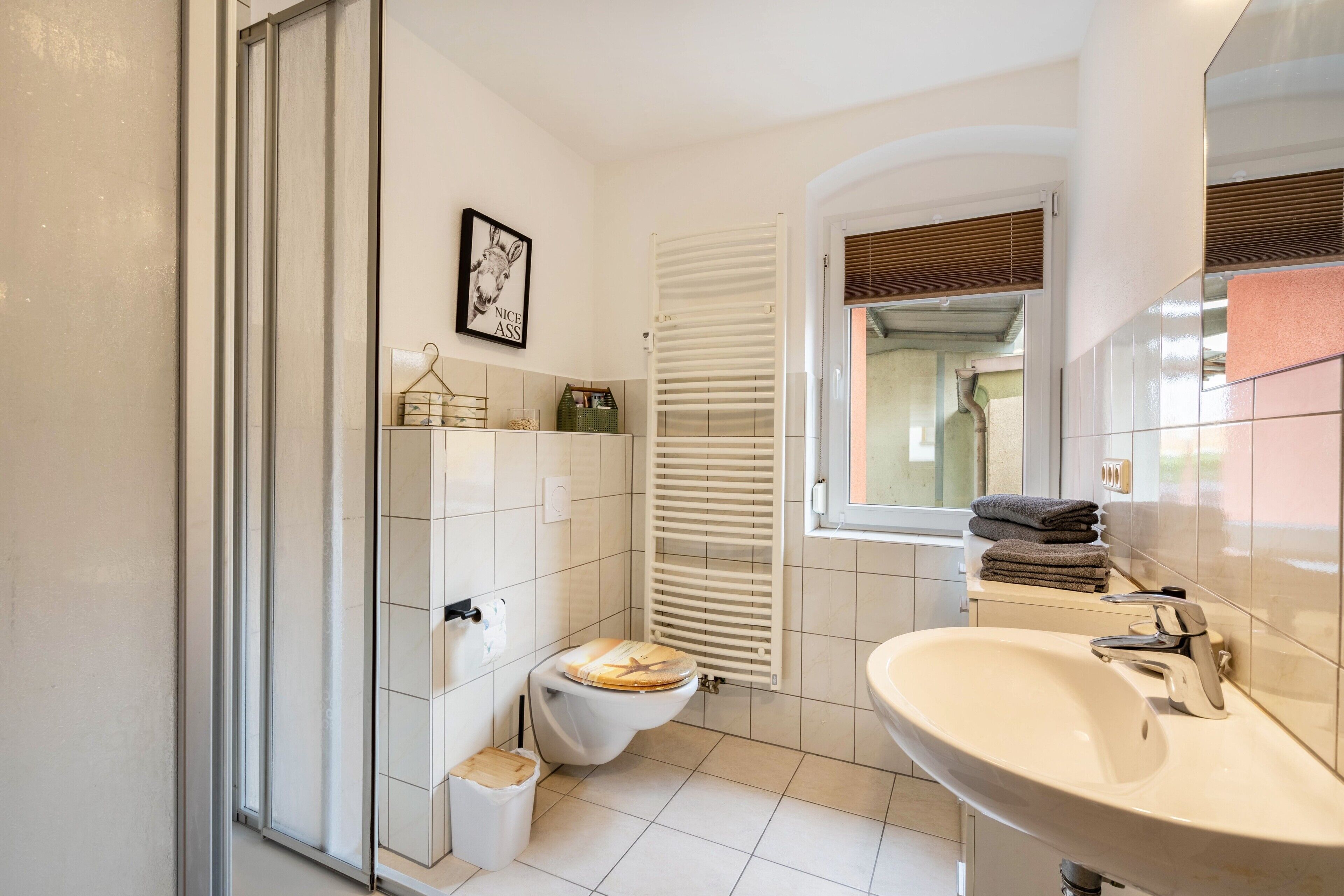 Bruser, hårtørrer, håndklæder