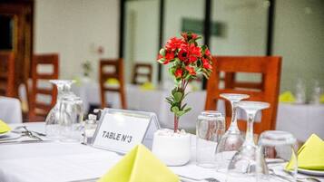 TĂ€gliches FrĂŒhstĂŒcksbuffet (9 EUR pro Person)