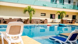 A hotel pool area with lounge chairs and a small pool. - HOTEL YATCHENIN YAMOUSSOKRO (Yamoussoukro)