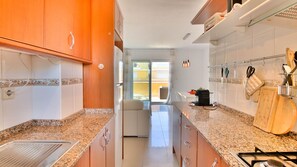Fridge, microwave, oven, dishwasher - All-inclusive penthouse with views in Denia (Denia)