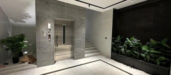 Smart Comfort Apartment in Jeddah with WiFi + Streaming