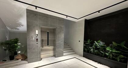 Smart Comfort Apartment in Jeddah with WiFi + Streaming