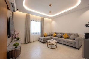 Smart TV - Smart Comfort Apartment in Jeddah with WiFi + Streaming (Jeddah)