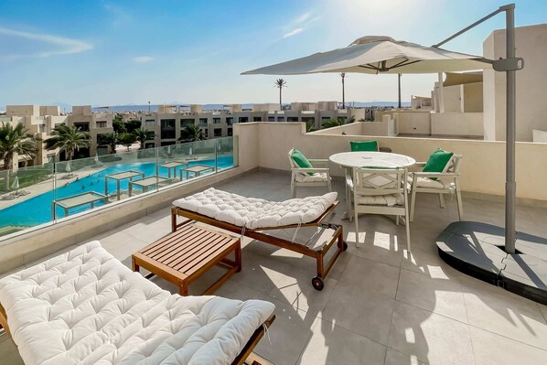 Apartment | Outdoor dining