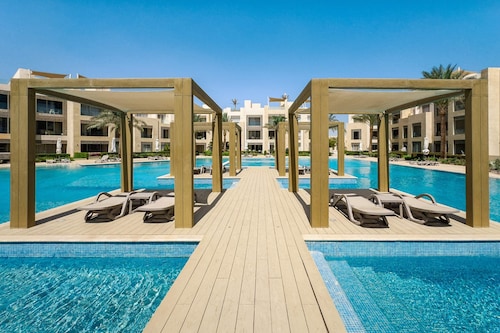 Xuru Stays I Sparky & Summery 2 BDR @ Mangroovy Free Beach & Pool Access