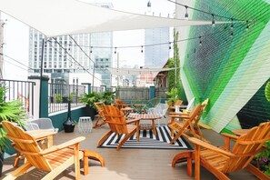 Terrace/patio - SoBro Guest House #15 by AvantStay | 2 Blocks to Broadway + Local Art + Parking (Nashville)