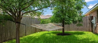 Gig'em Guest Nest- Fully Fenced In