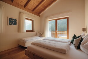 4 chambres, fer et planche à repasser, Wi-Fi, draps fournis