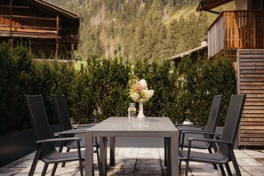 Outdoor dining - Newly Opened Penthouse Zirm with Mountain Views, Private Terrace, and Large Dining Room (Mühlwald)