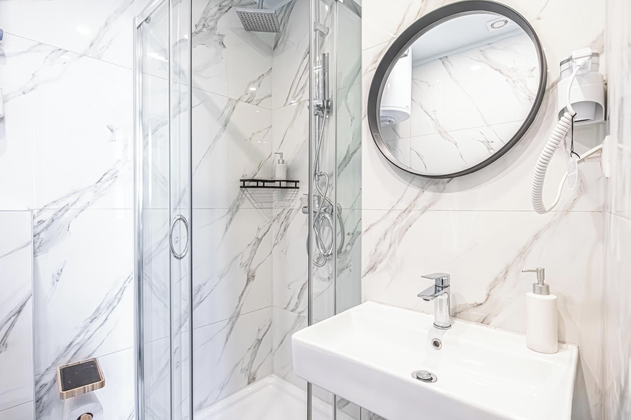 Basic Room | Bathroom