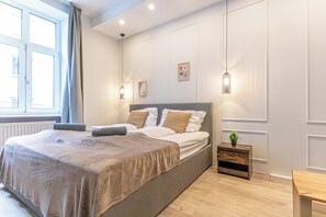 Tabla de planchar con plancha, wifi gratis y ropa de cama 
