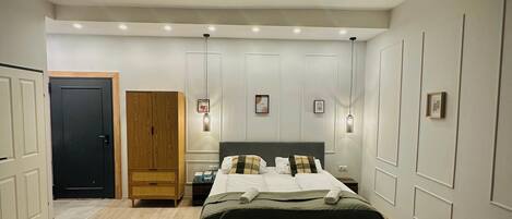 Basic Room | Iron/ironing board, free WiFi, bed sheets