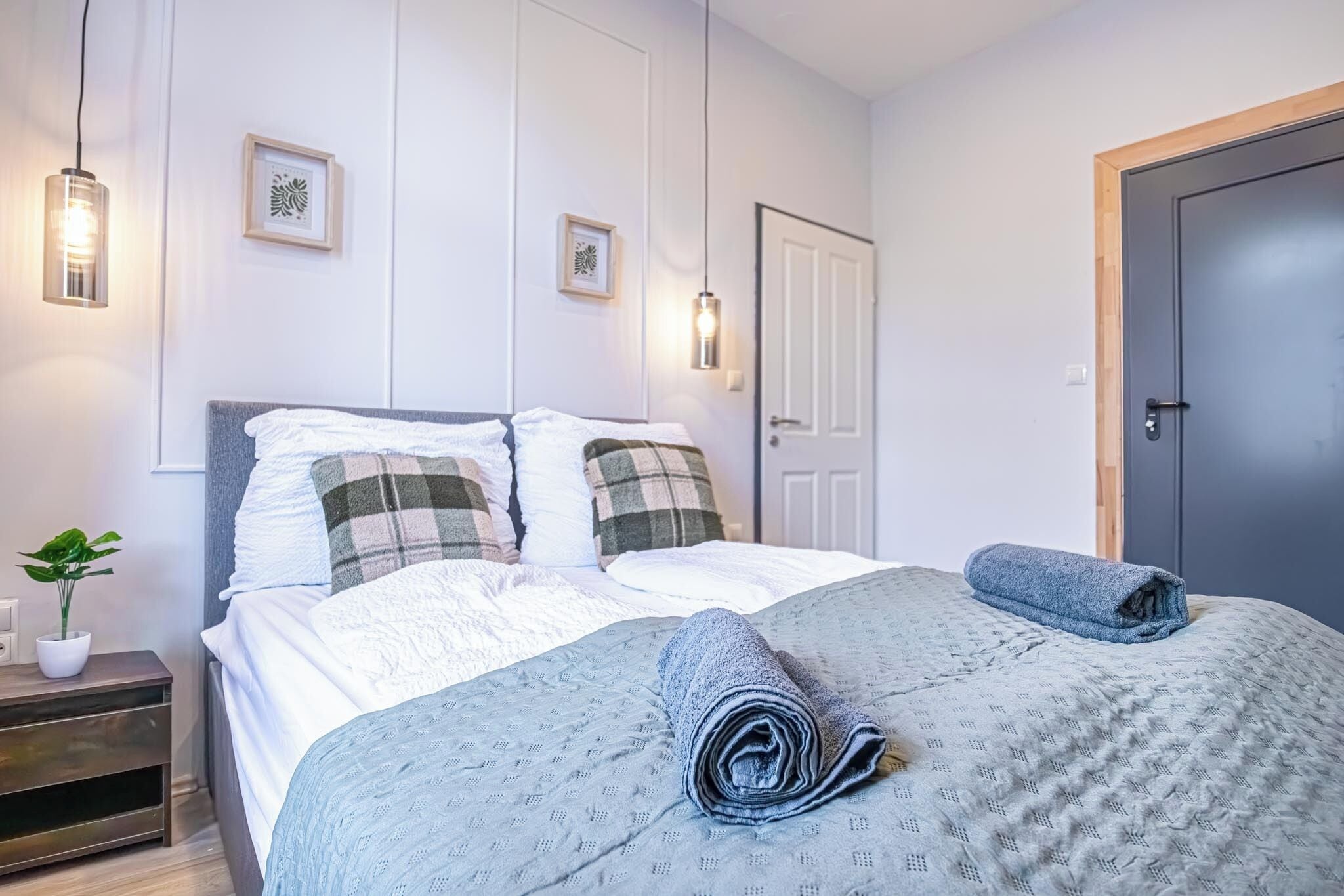 Rom – basic | Strykejern/-brett, wi-fi (inkludert) og sengetøy