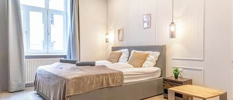 Habitación básica | Tabla de planchar con plancha, wifi gratis y ropa de cama