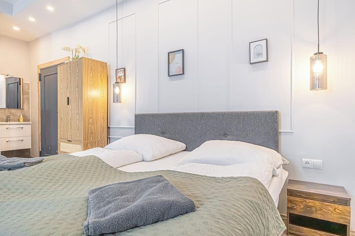 Basic Room | Iron/ironing board, free WiFi, bed sheets