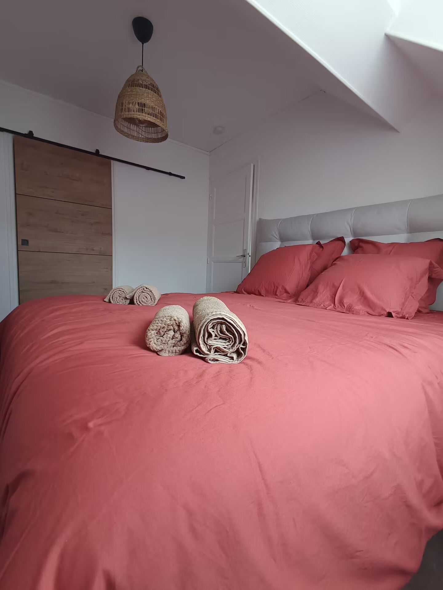 1 slaapkamer, een strijkplank/strijkijzer, wifi, beddengoed