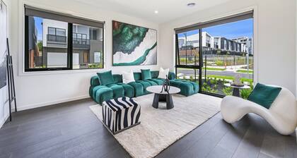 Burwood Brickworks Villa •Walk to Shops & Park