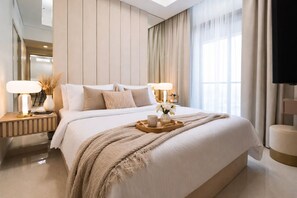 Leilighet – deluxe, 2 soverom, balkong, byutsikt | Sengetøy av topp kvalitet, dundyner og memory foam-senger