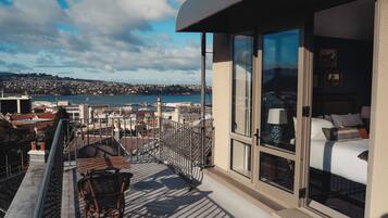 Luxury Double Room, 1 King Bed, Harbour View | Minibar, desk, laptop workspace, free WiFi