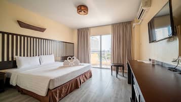 1 bedroom, desk, bed sheets