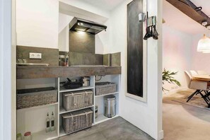 Microondas, horno, placa de cocina, lavavajillas