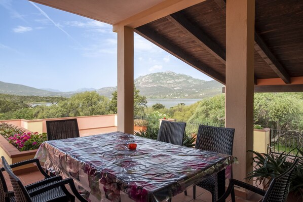 Outdoor dining - Vacation House Porto Rotondo (Porto Rotondo)