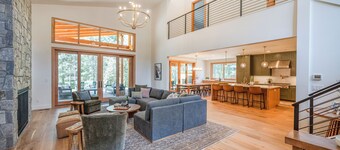 Luxury, Private Suncadia NEW Build, 4 KING SUITES, Bunk Room, Hot tub, Game Room